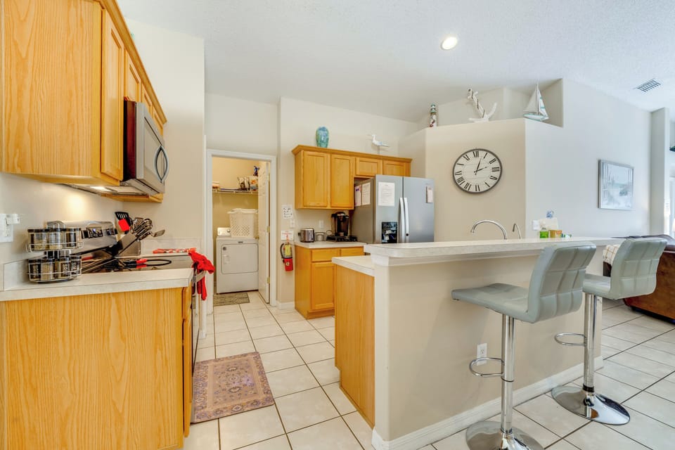 Kitchen | Breakfast Bar | Keurig Coffee Maker | Dishwasher