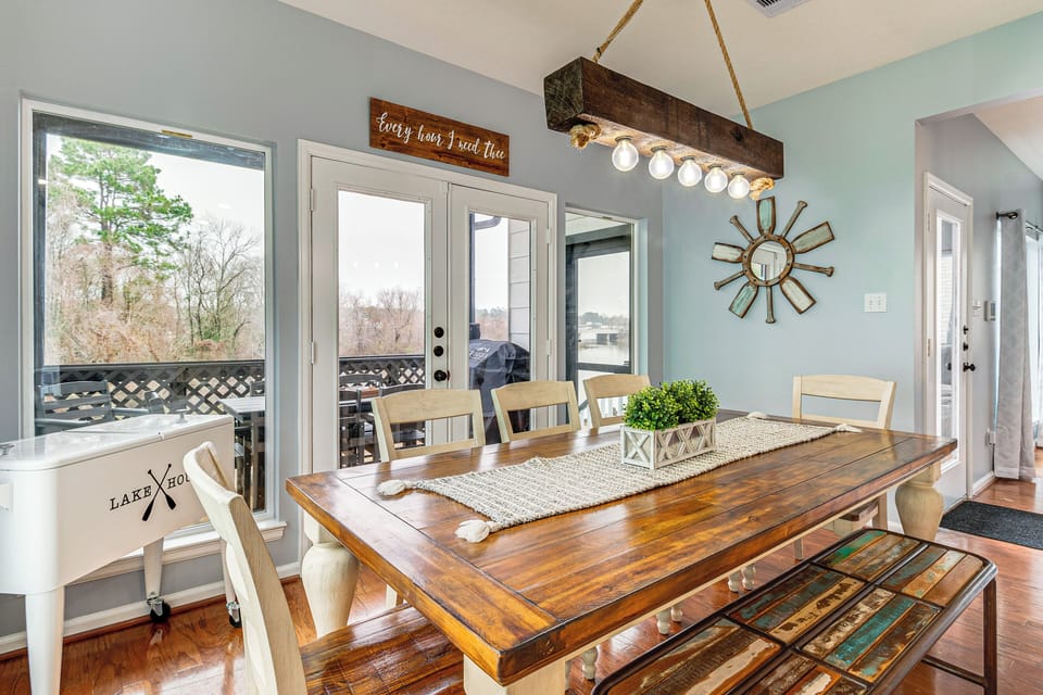 Dining Area | 2nd Floor | Dishware/Flatware | Trash Bags/Paper Towels