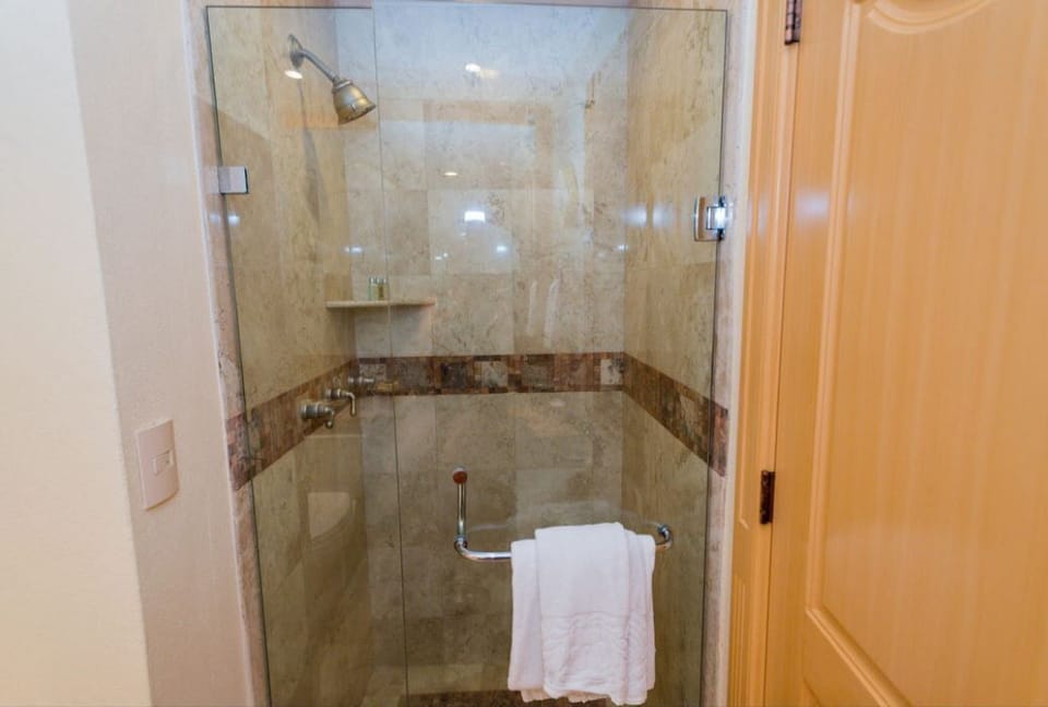 Bathroom 3/4