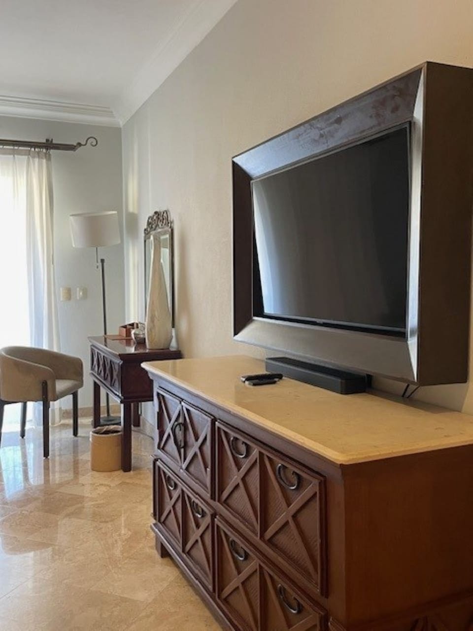 Master bed t.v.