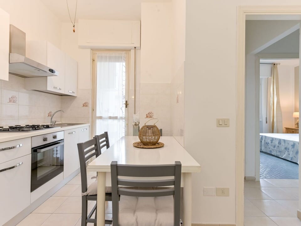 Interior Design, Furniture, Flooring, Wood, Floor, Ceiling, Room, Lighting, Kitchen & Dining Room Table, Apartment