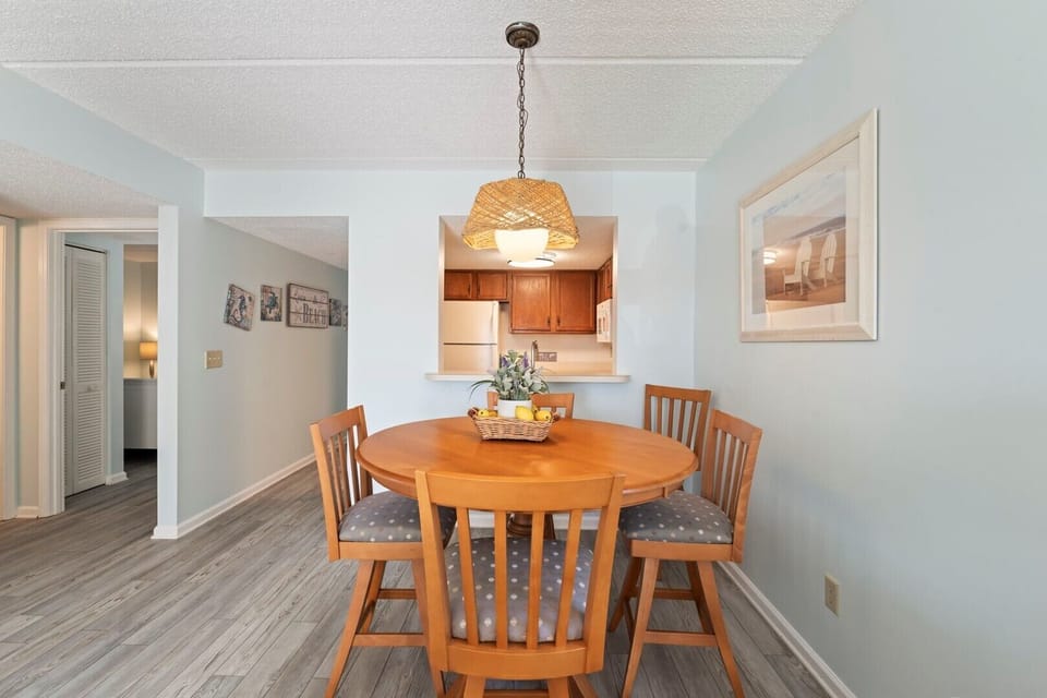 1208 Dinning Area