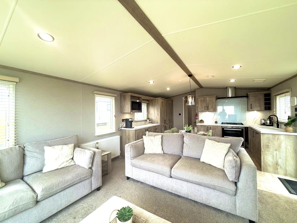 Living Room / Lounge