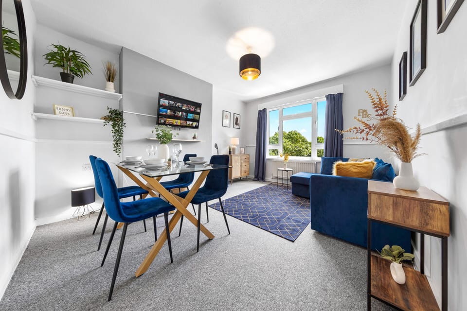 Living Room / Lounge