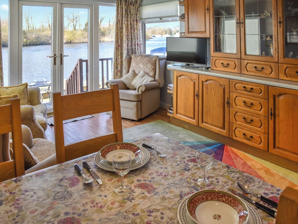 Open plan living space | Rainbow&rsquo;s End, Brundall