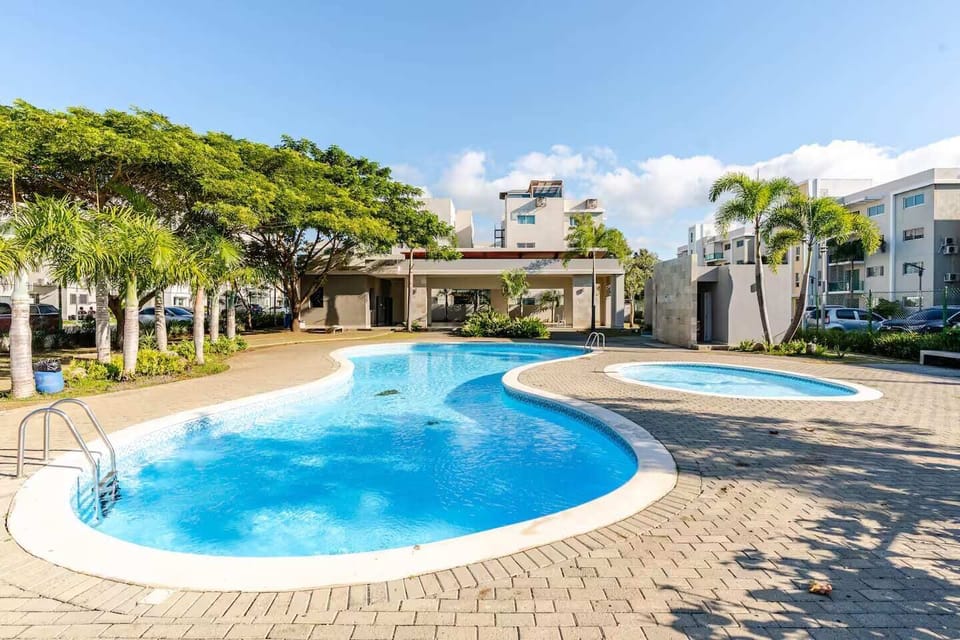 Pool with separate kids pool