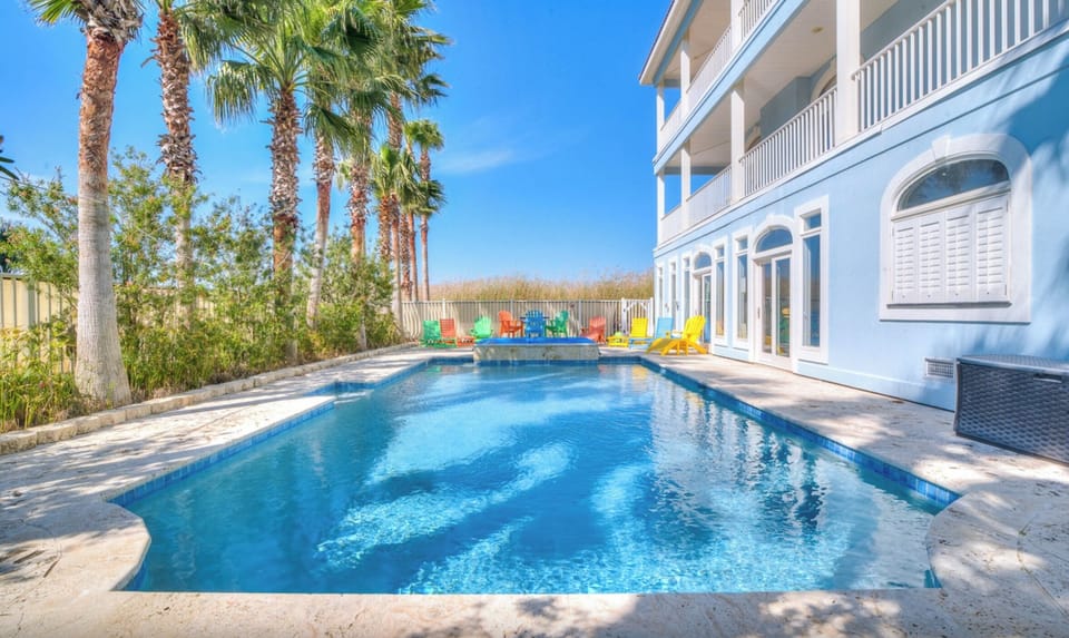 Luxe Pool & Hot Tub Escape – Your Private Paradise Awaits