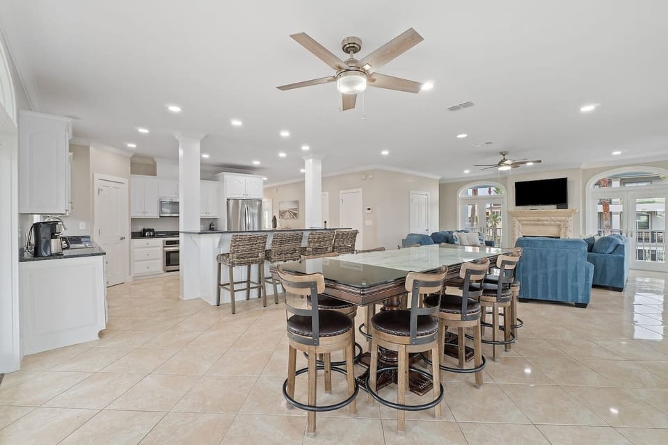 Incredibly large dining / kitchen area