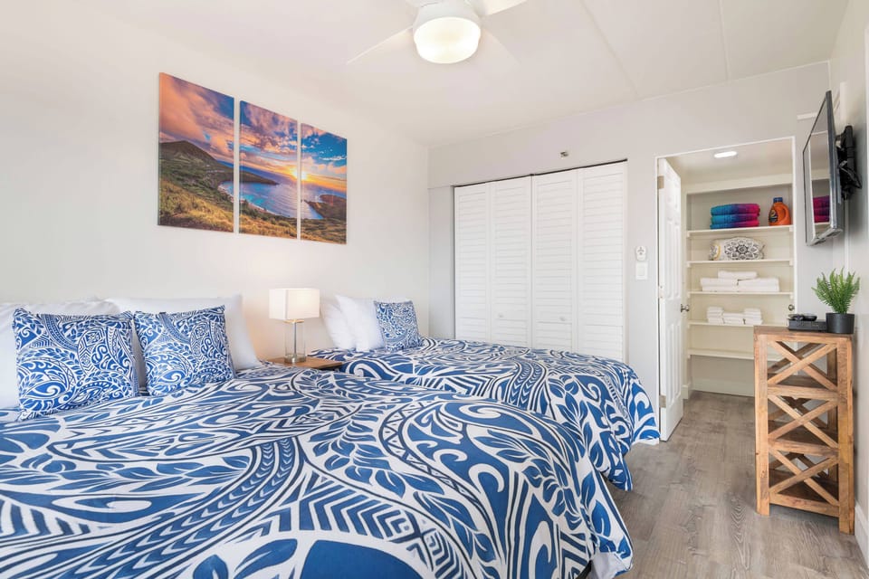 2nd bedroom: Full and Twin bed w/ Smart TV, cable