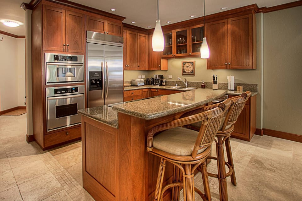Kitchen bar counter with seating for 3