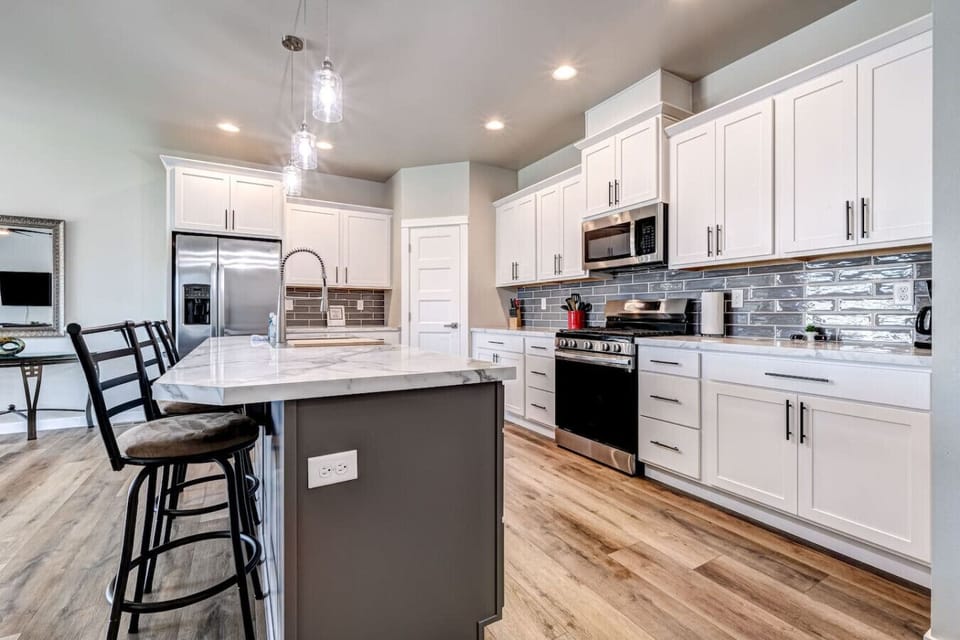 Chef`s Kitchen - Open Concept