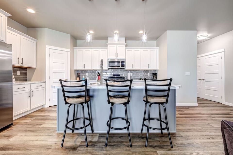 Chef`s Kitchen - Open Concept