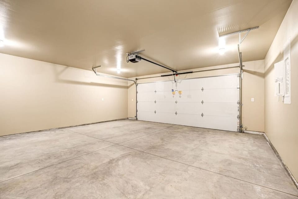 Full 2 Car Garage