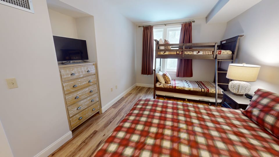 Indoors, Screen, TV, Bed, Furniture
