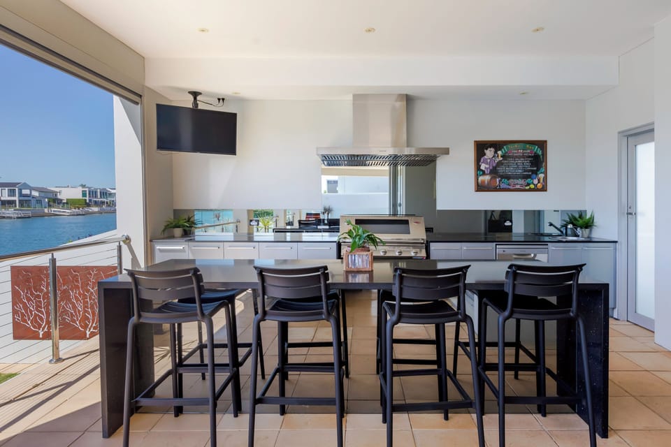 Outdoor Kitchen - complete with: BBQ, fridge, sink, TV, LIV Golf
