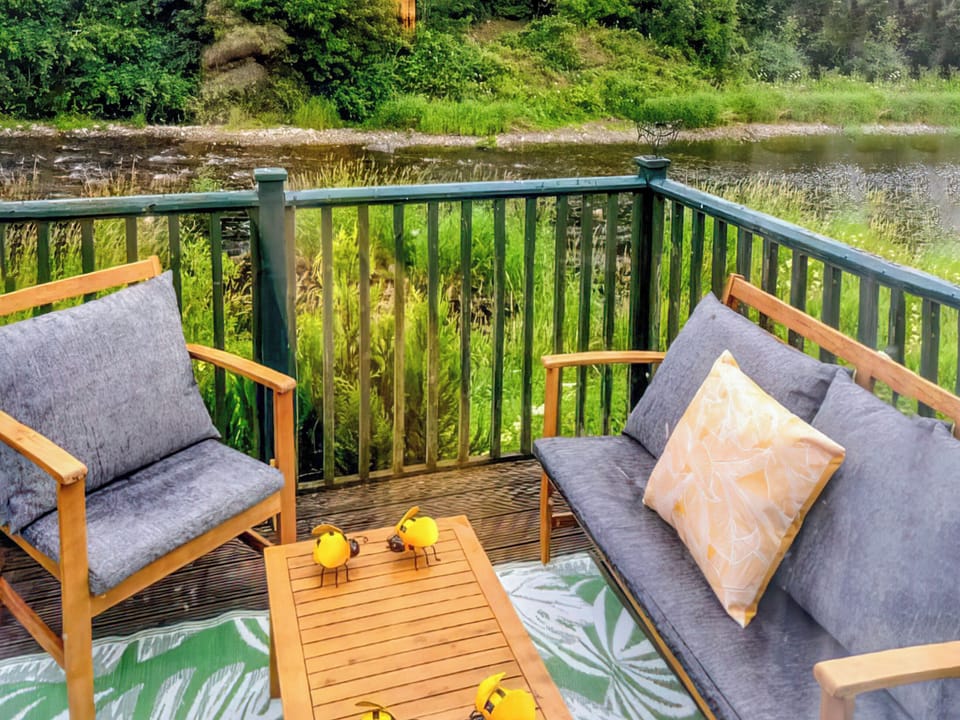 Sitting-out-area | The Hive, Hawick