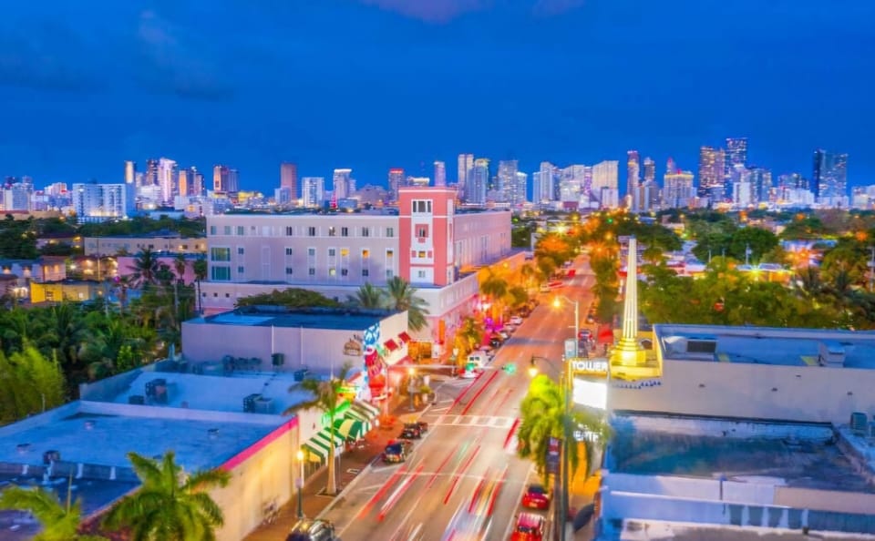 Colorful nightlife in Calle 8