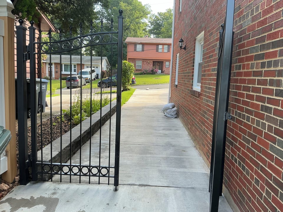 ENTRANCE TO THE REAR OF THE HOUSE THROUGH THE IRON GATE