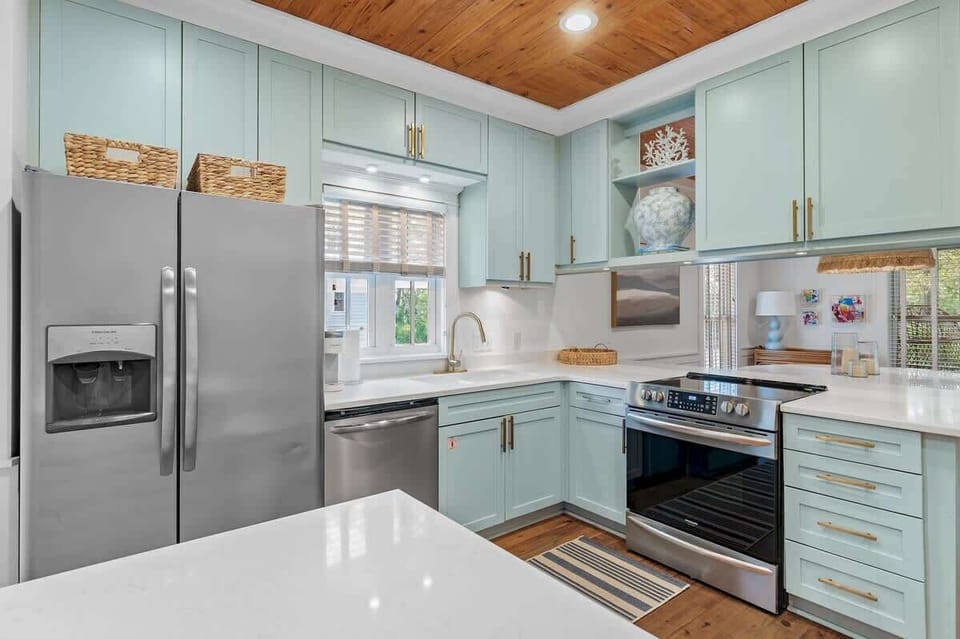 Kitchen: Drip coffee maker, Keurig, cooking utensils, blender, tableware