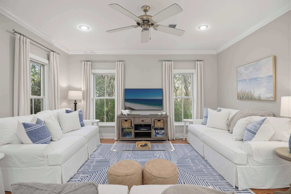 Living room: Smart TV, patio access