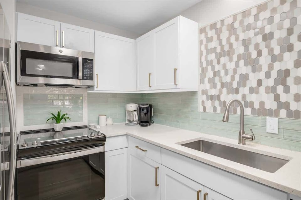 Kitchen: Keurig, drip coffee maker, blender, toaster, cooking utensils, tableware