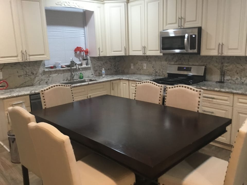 kitchen 
Dinning table 