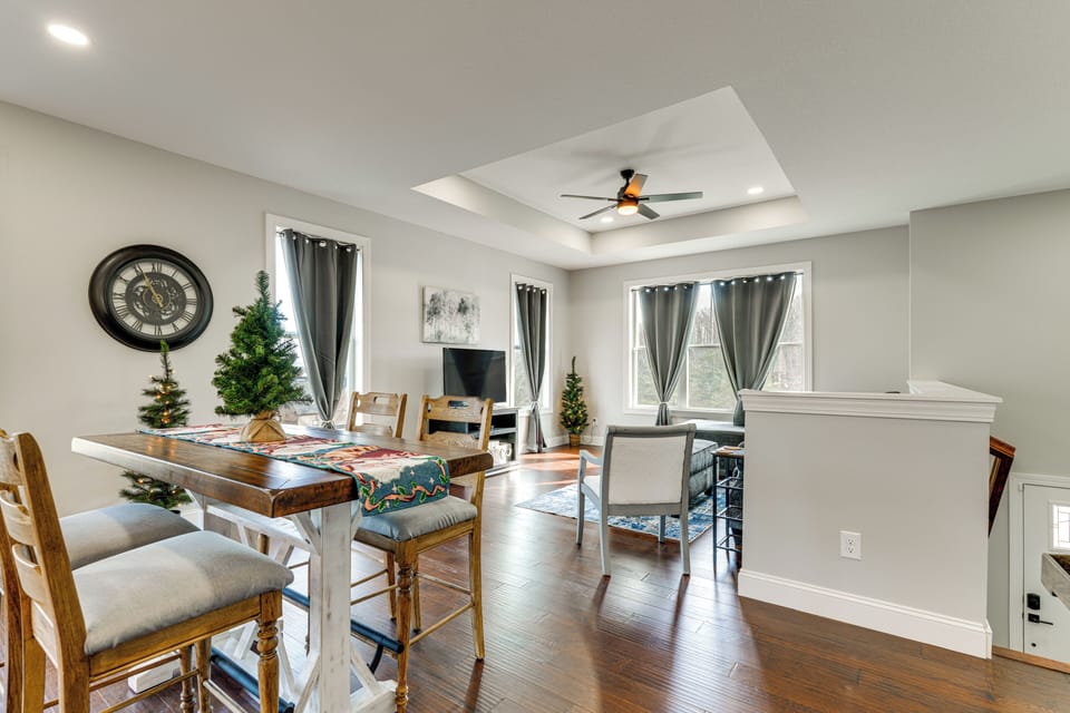 Living Room | Free WiFi | Smart TV