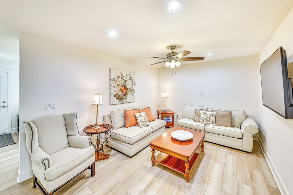 Riverside Vacation Rental | 1BR | 1.5BA | 1,300 Sq Ft | Step-Free Access