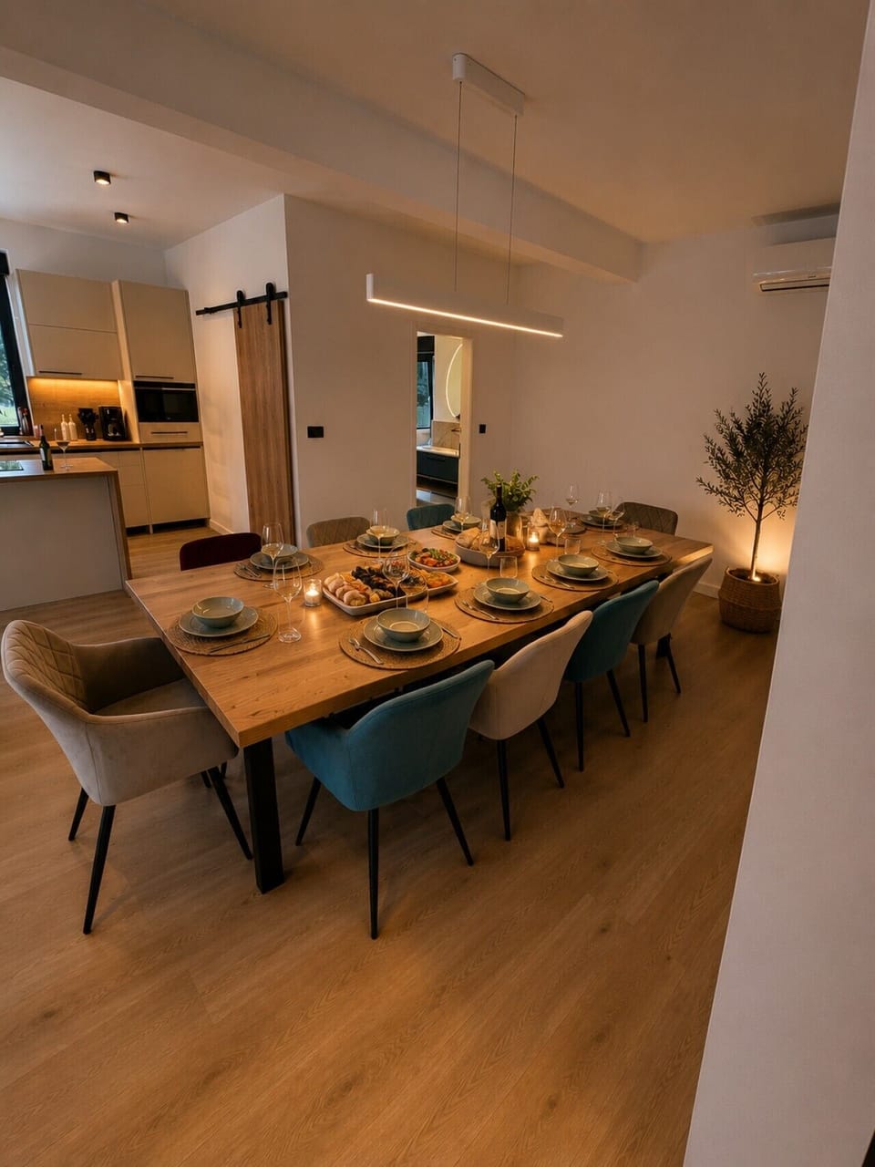 Elegant Dining for Ten Guests