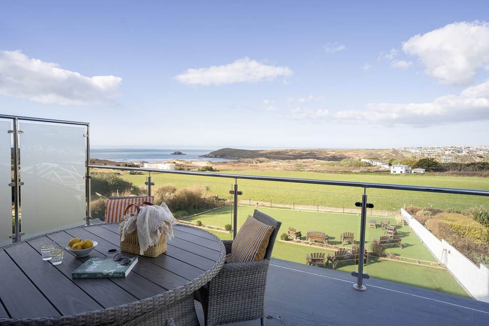 Balcony at 6 Beachview, Crantock, Cornwall, self catering with Beach Retreats.