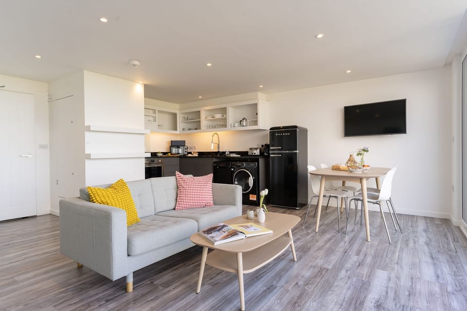 Living room at 6 Beachview, Crantock, Cornwall, self catering with Beach Retreats.