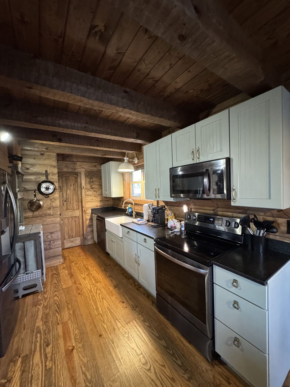 Kitchen - Large kitchen with all the appliances you need for a long stay or a warm meal.