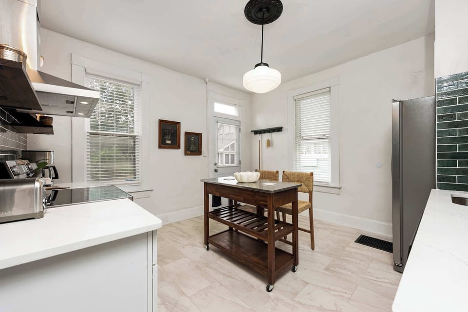 Create culinary masterpieces or enjoy exceptional take-out in the stylish kitchen