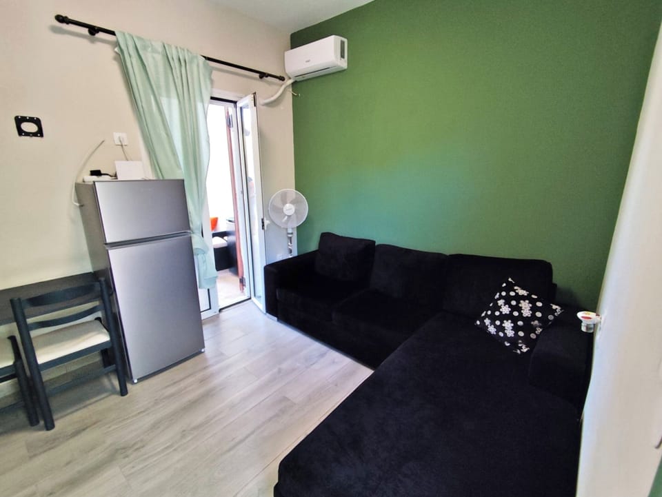 living room-kitchen