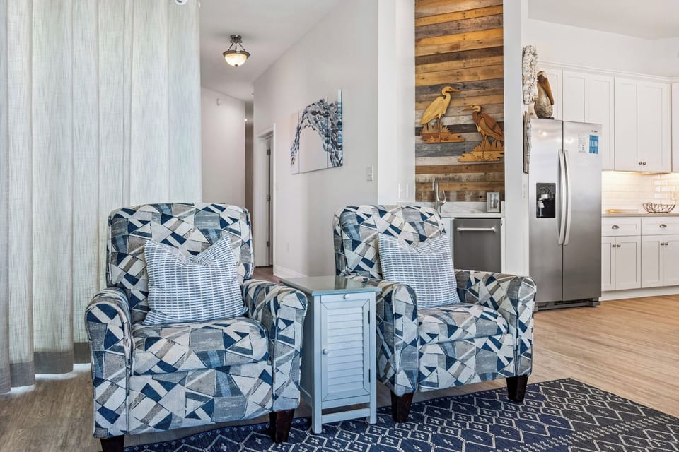 Living Area - Floor 2