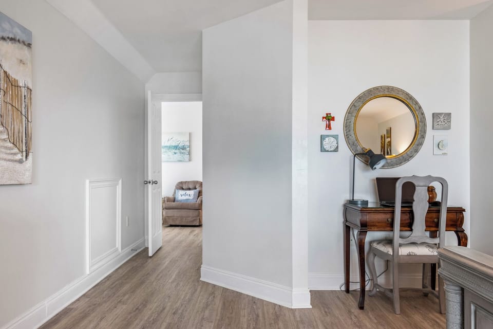 Primary Bedroom - Floor 3