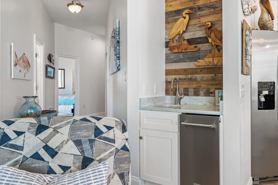 Wet Bar - Floor 2