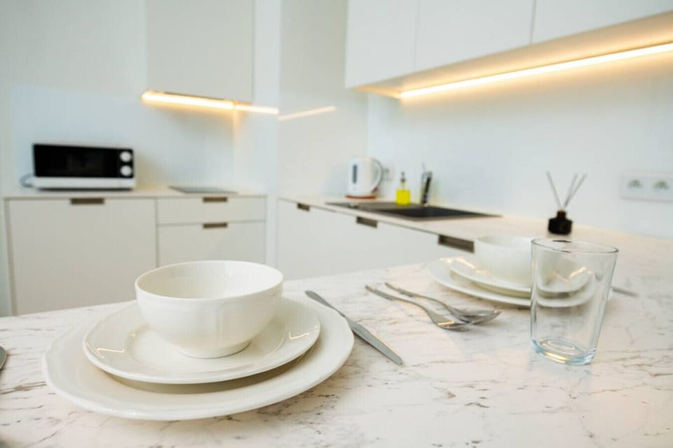 Fully furnished Kitchen | Book Now with RENTUJEMY.COM