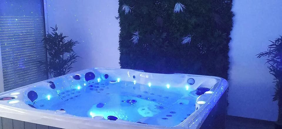 Indoor spa tub