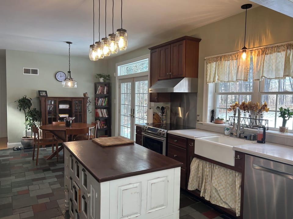 Full kitchen 