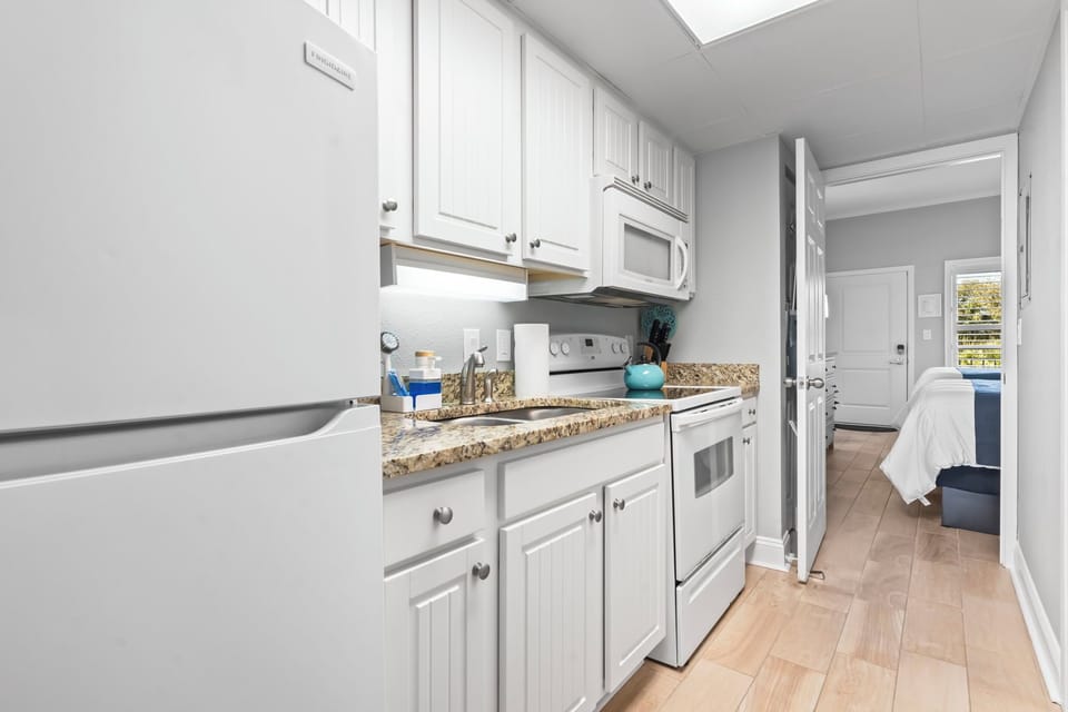 Fully Equipped Kitchen: Dishes/Utensils, Pots/Pans, Toaster, Blender, Spices