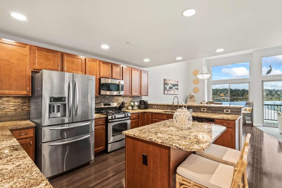 Fully stocked kitchen with everything you will need to prepare your meals! Just bring food!