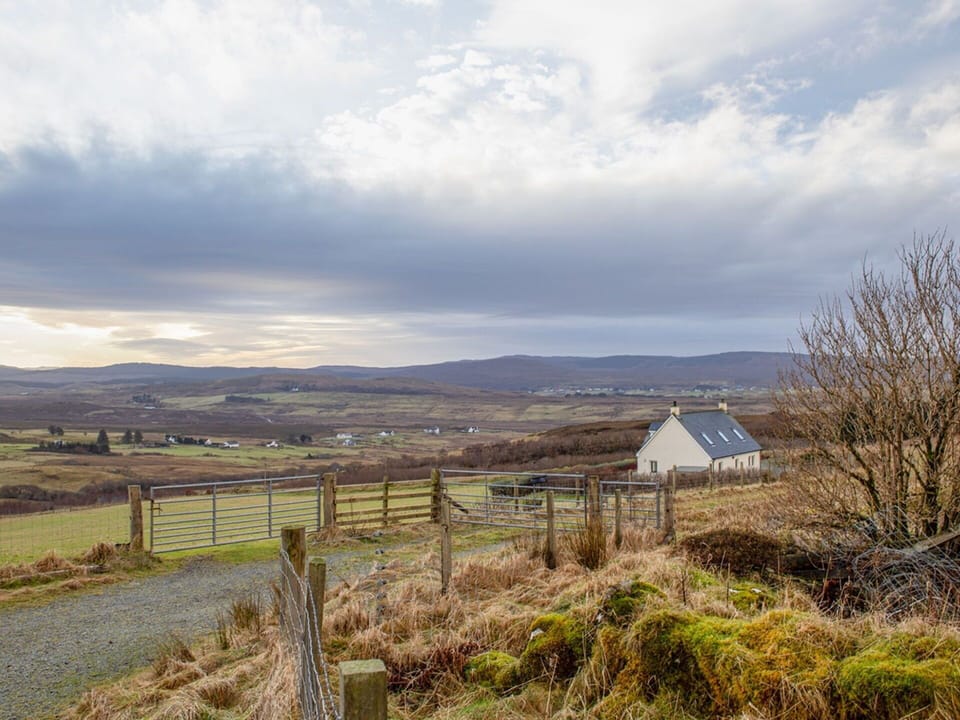 Grassland, Ecoregion, Hill, Natural Landscape, Horizon, Cloud, Landscape, Highland, Plain, Land Lot