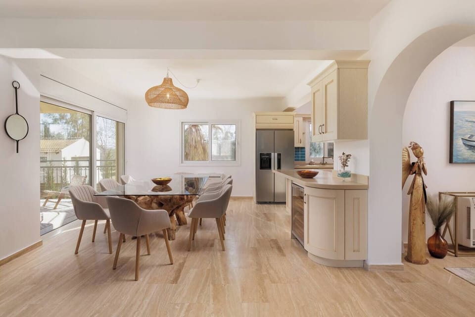 Dining area (2)