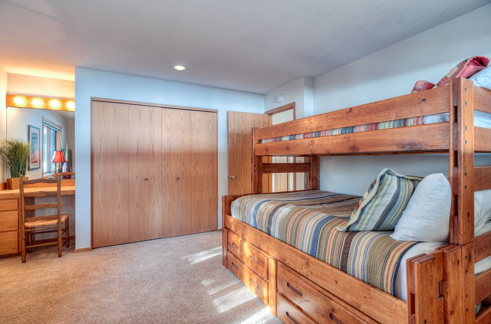 Bedroom #4 Pyramid bunk bed. Twin/Double and a trundle