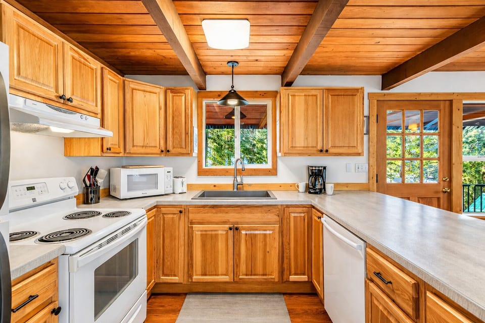 Full kitchen includes dishwasher