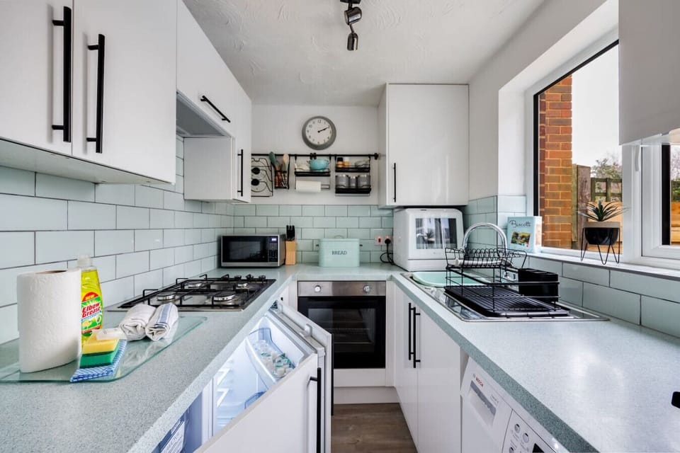 A fully equipped kitchen with everything you need to prepare a home cooked meal
