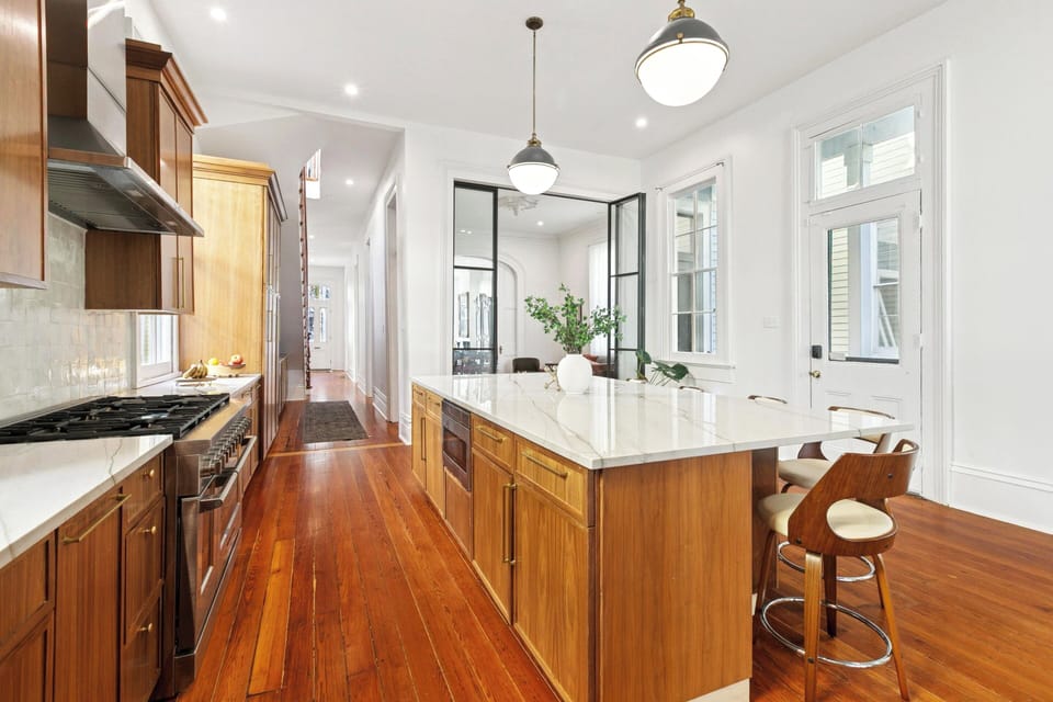 Long sight lines from kitchen to front door entrance. 