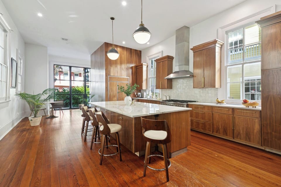 Chef's kitchen with large island - ideal for entertaining and group meals. 


