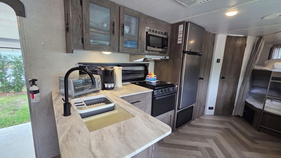 Country Cowboy RV Rental at River Ranch 72 (3467)